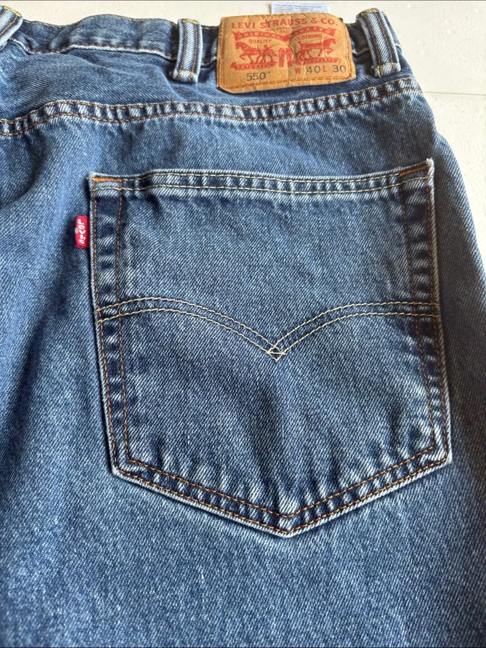 Levi's 550 Relaxed Fit Jeans in Medium Blue Denim 40/30